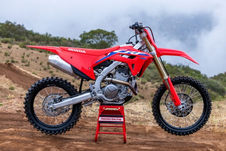 22YM_CRF250R_EXTREME_RED_LOCATION_00012