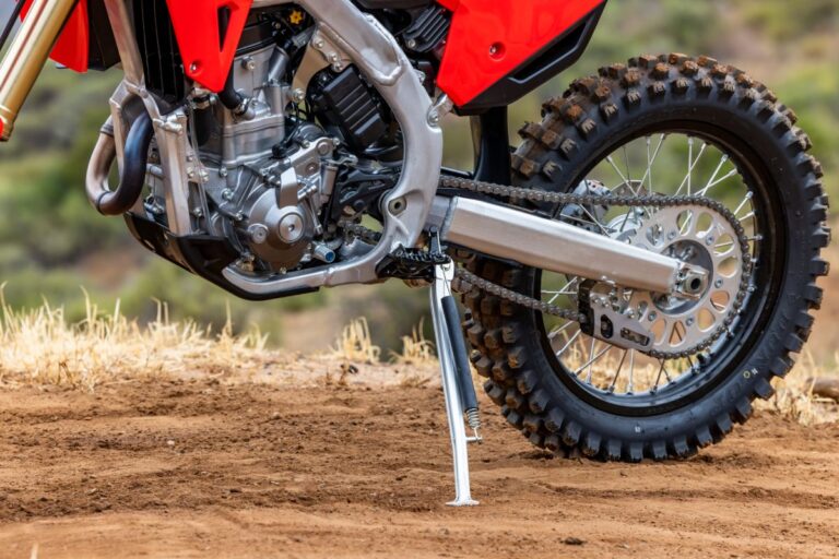 22YM_CRF250R_EXTREME_RED_LOCATION_00109