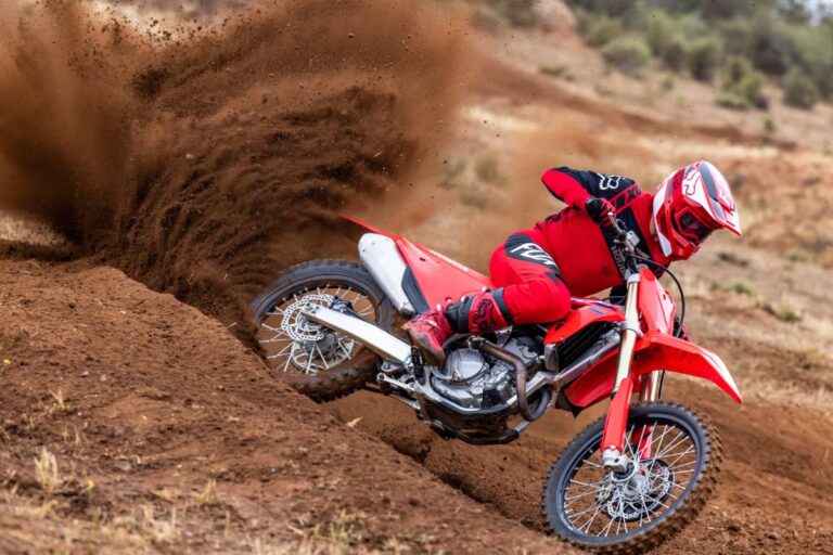 22YM_CRF250R_EXTREME_RED_LOCATION_13087