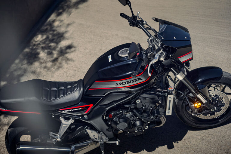 26YM_CB1000F_Location_Static_02_0001